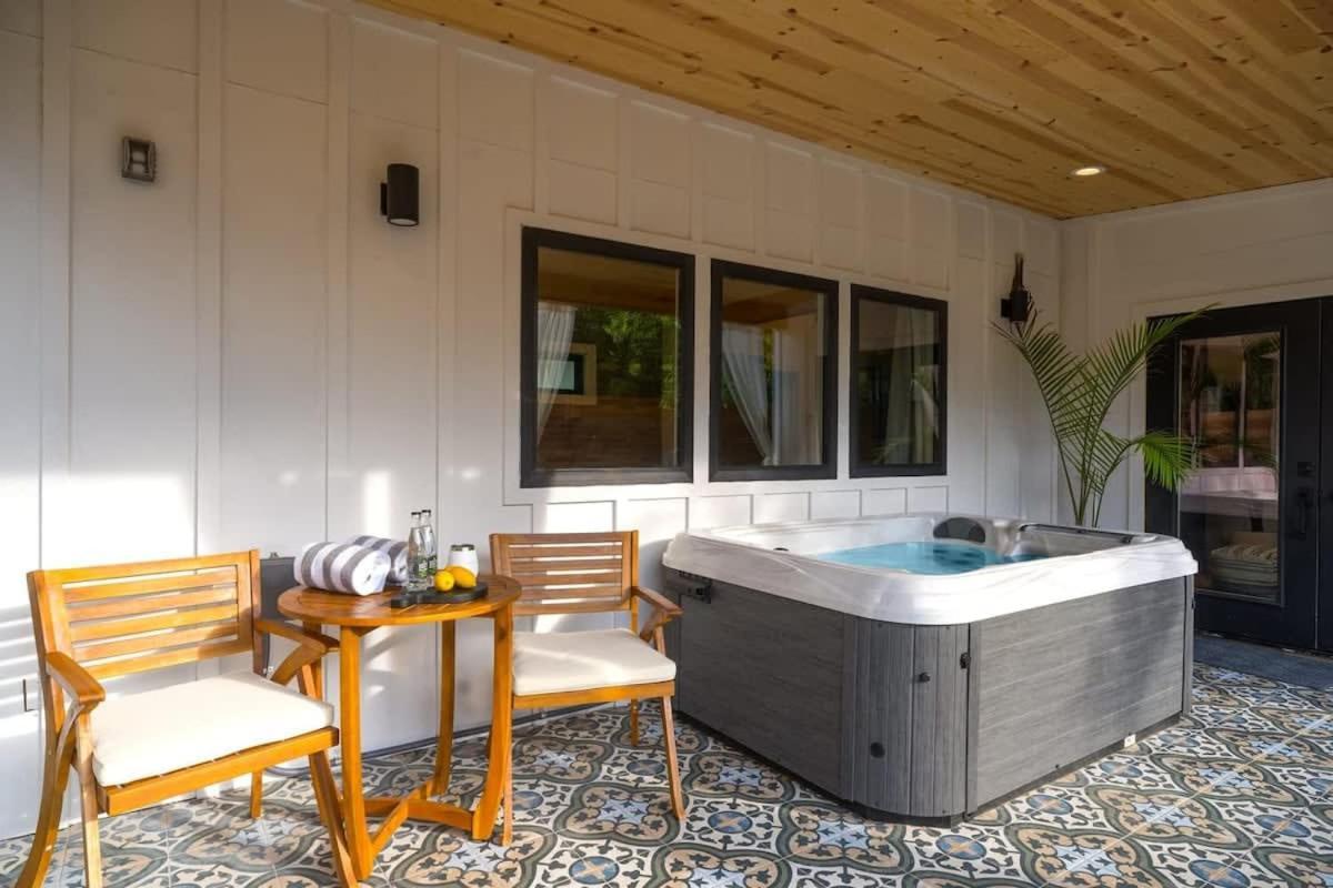 Petit Paradis Studio With Hot Tub 弗雷德里克斯堡 外观 照片